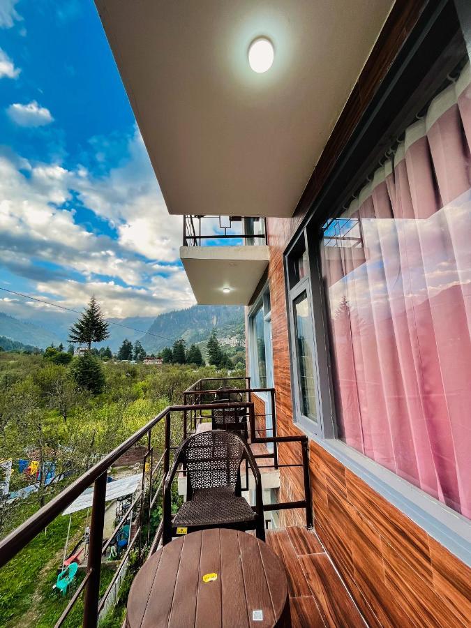 Apple Flower With Balcony And Mountain View Manāli Exterior foto